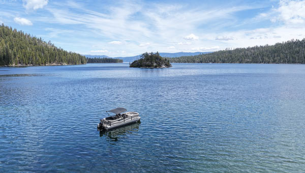 Boat Tahoe - Our Boats - Premier Pontoon 270 Intrigue